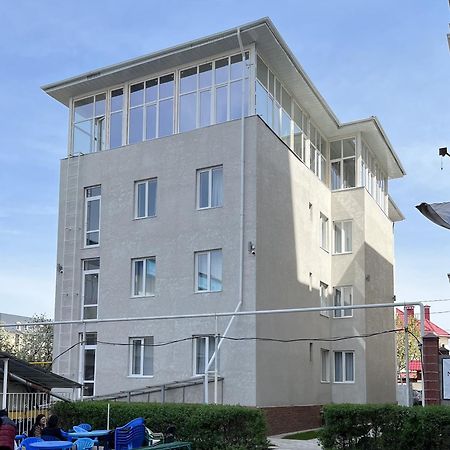Nomad Inn Бишкек Екстериор снимка