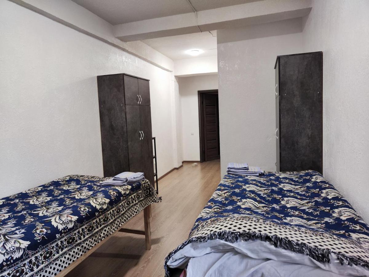 Nomad Inn Бишкек Екстериор снимка