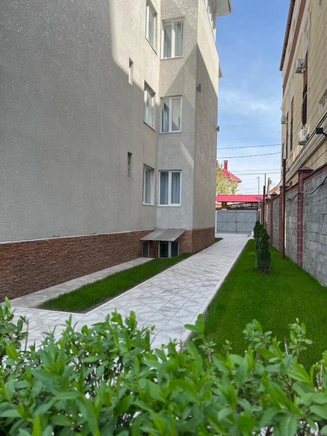 Nomad Inn Бишкек Екстериор снимка